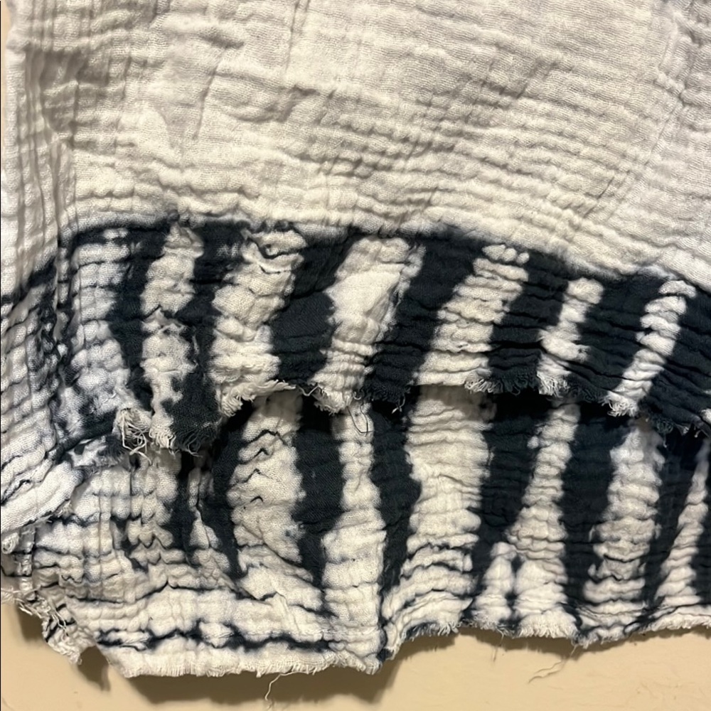 Stevie Hender Blue and White Asymmetrical Short Sleeve Tee Size Medium - Picture 4 of 6
